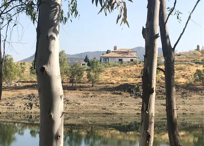 Encantos De Orellana Hébergement de vacances Navalvillar de Pela